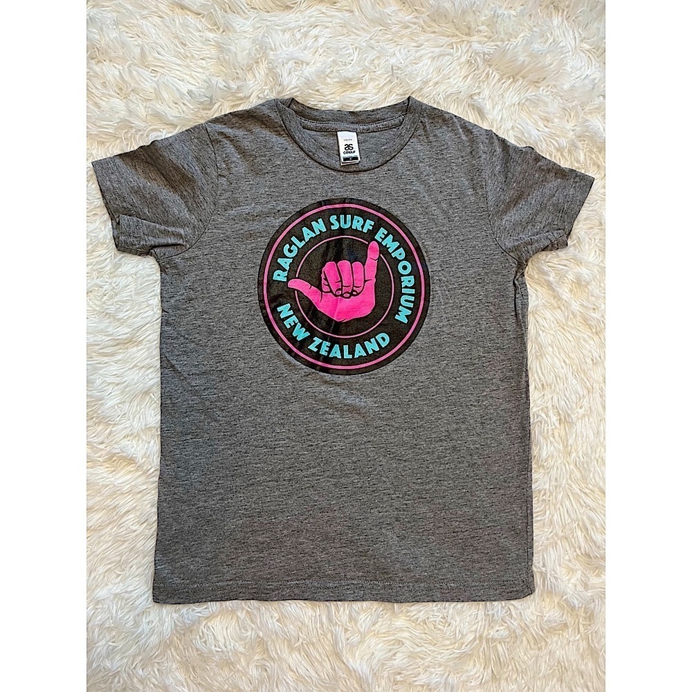 Raglan Surf Emporium New Zealand Shirt | Color: Gray and Hot Pink | Size: Y8